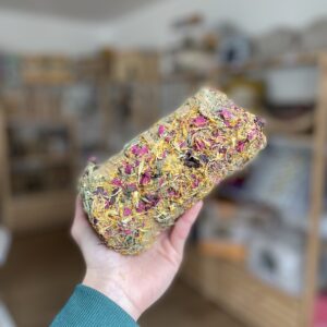 Balle de foin aux fleurs 200g – Lapin et Rongeurs